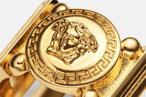 tatuaggio medusa versace|Versace Medusa Logo: Origins, Symbolism, and Evolution.